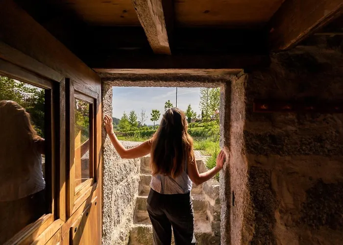 Azenha Da Lavoura Em Barrega * セロリコ・デ・バスト